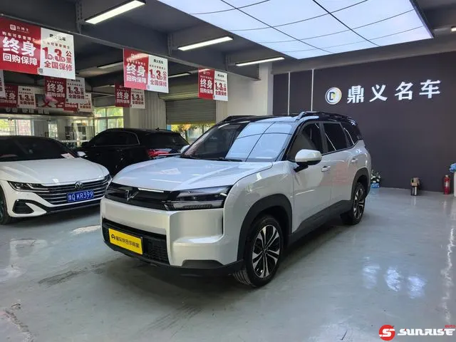 Wuling Xingguang 560 EV, 2025