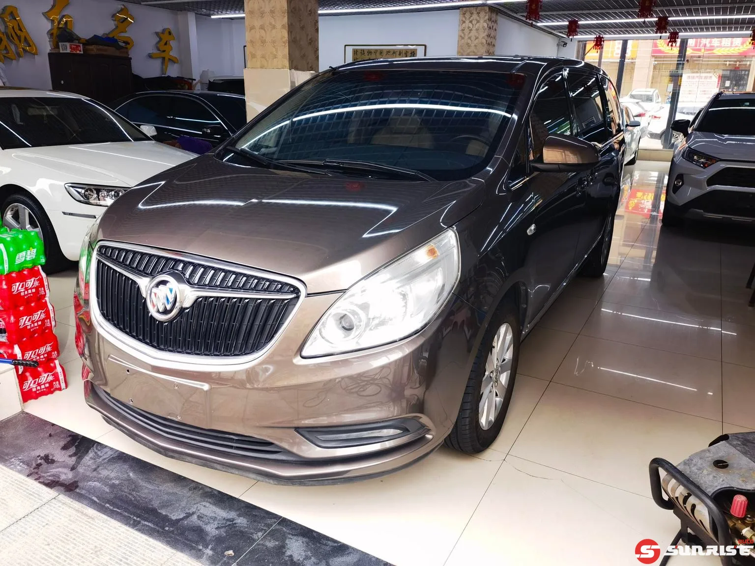 Buick GL8 2017, 6 ст. автомат (типтроник), 2.5 л., 200 л.с. из Китая