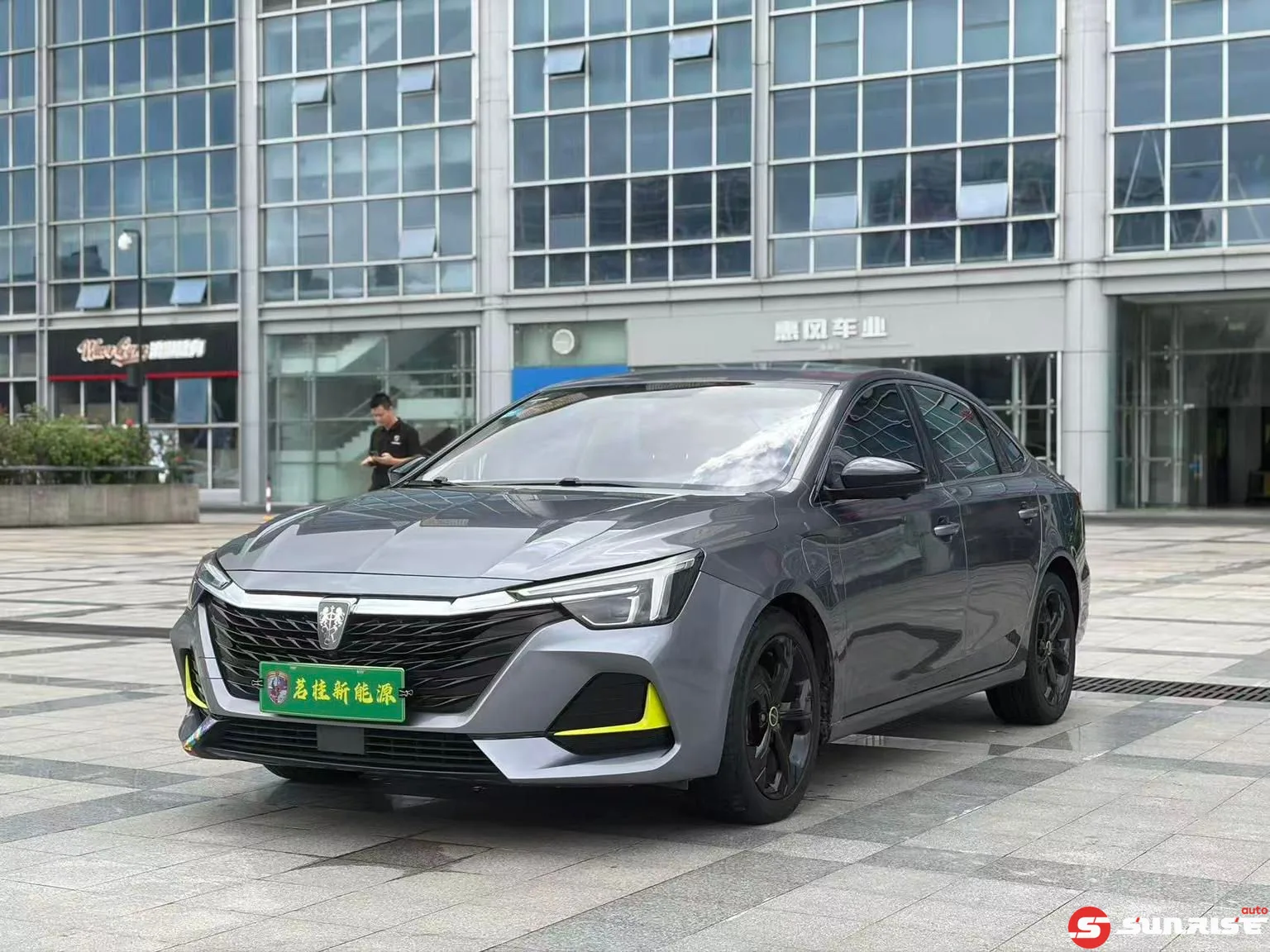 Roewe ei6 MAX 2021, AMT（Цзухэ10 ст. ）, 1.5 л., 169 л.с. из Китая