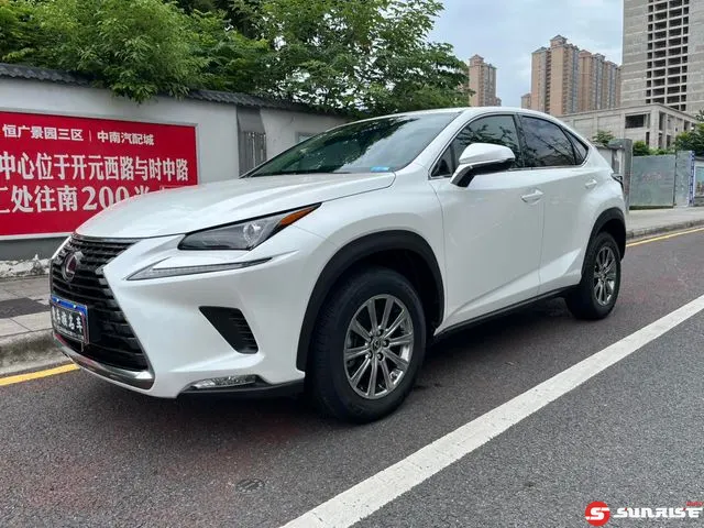 Lexus NX, 2021