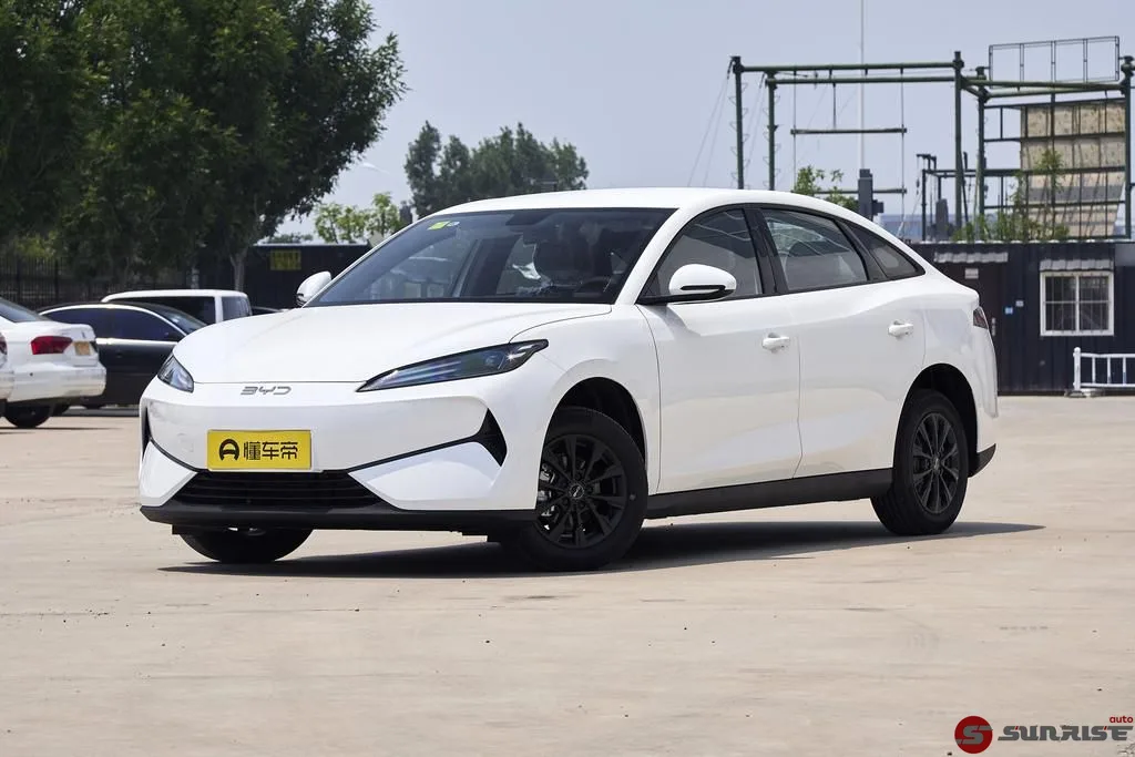 BYD e7