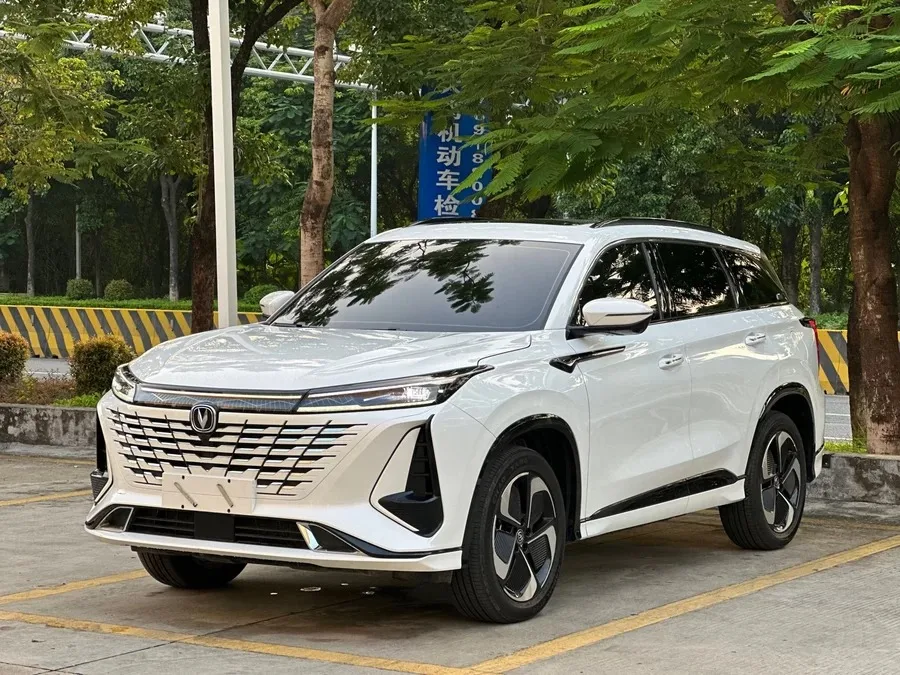Фото Changan CS75 PLUS 2023   2023, ракурс 1