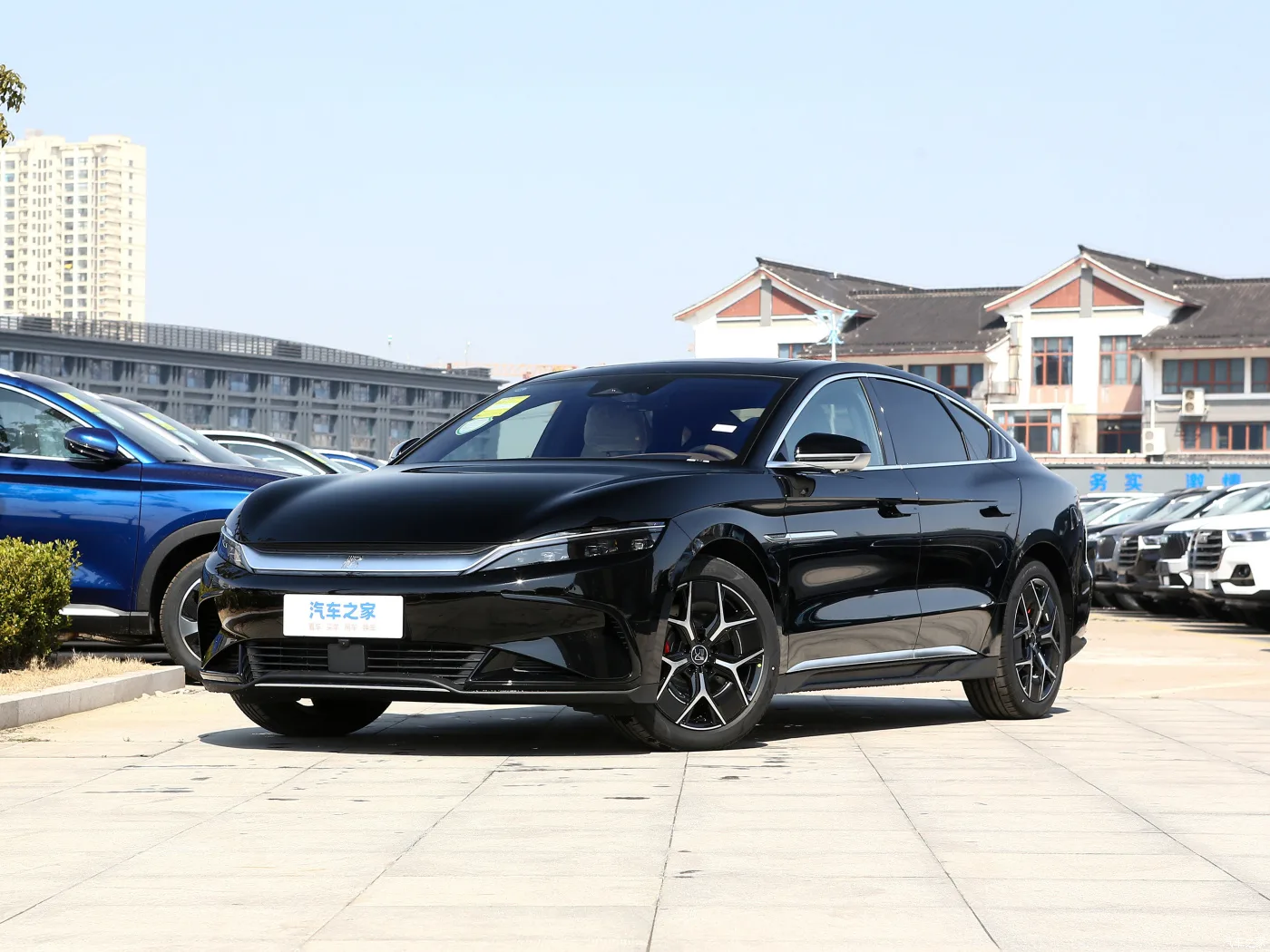 Фото BYD Han 2023   2023, ракурс 1