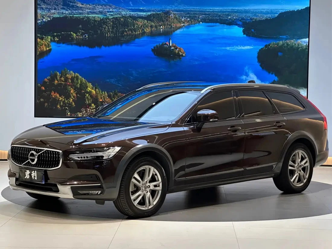 VOLVO V90