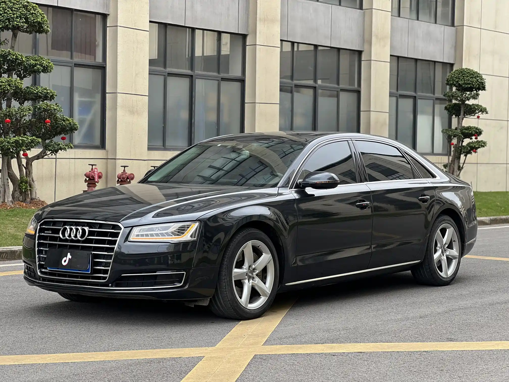 AUDI A8