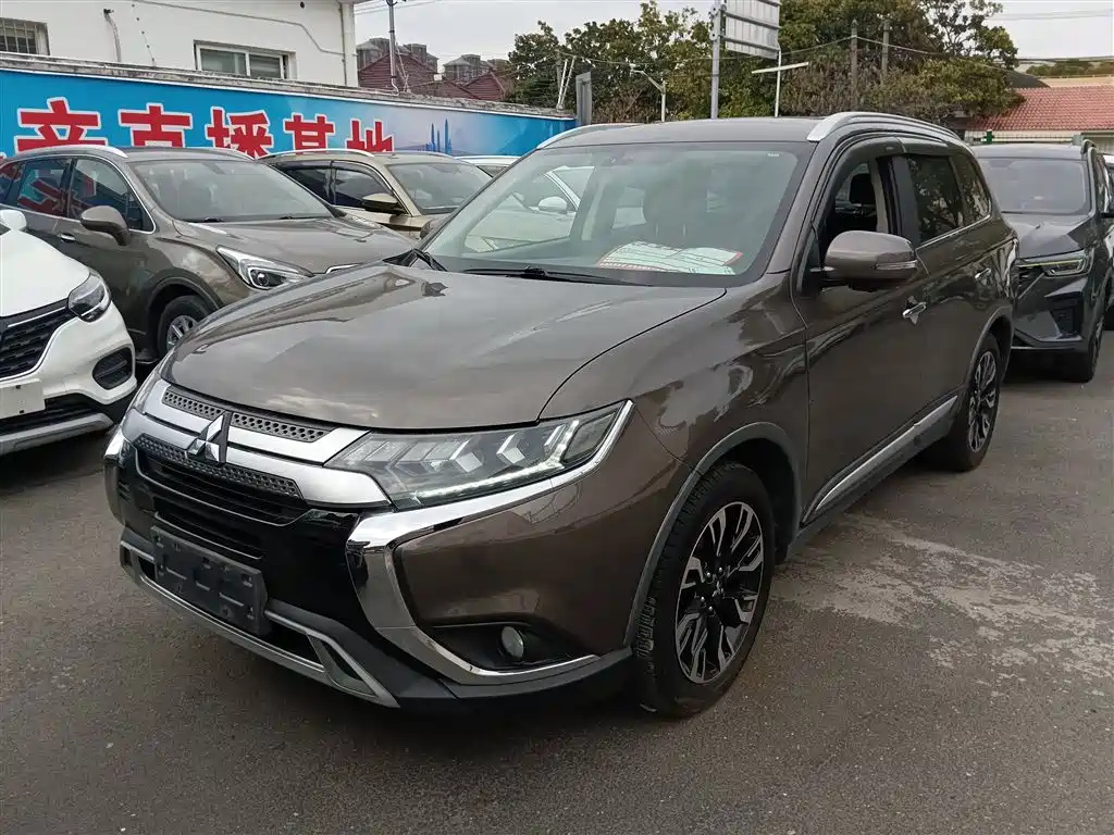 MITSUBISHI OUTLANDER