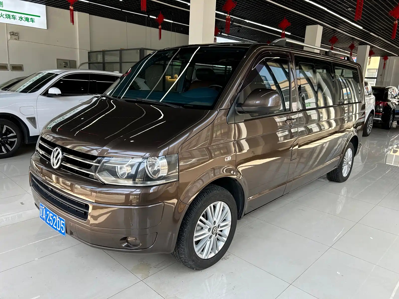 VOLKSWAGEN CARAVELLE
