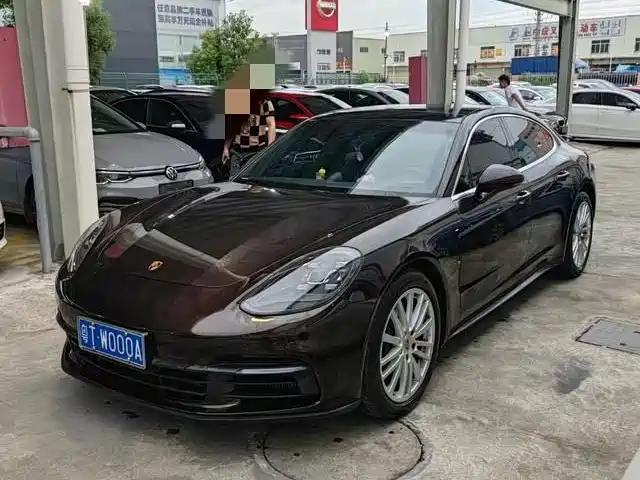 PORSCHE PANAMERA