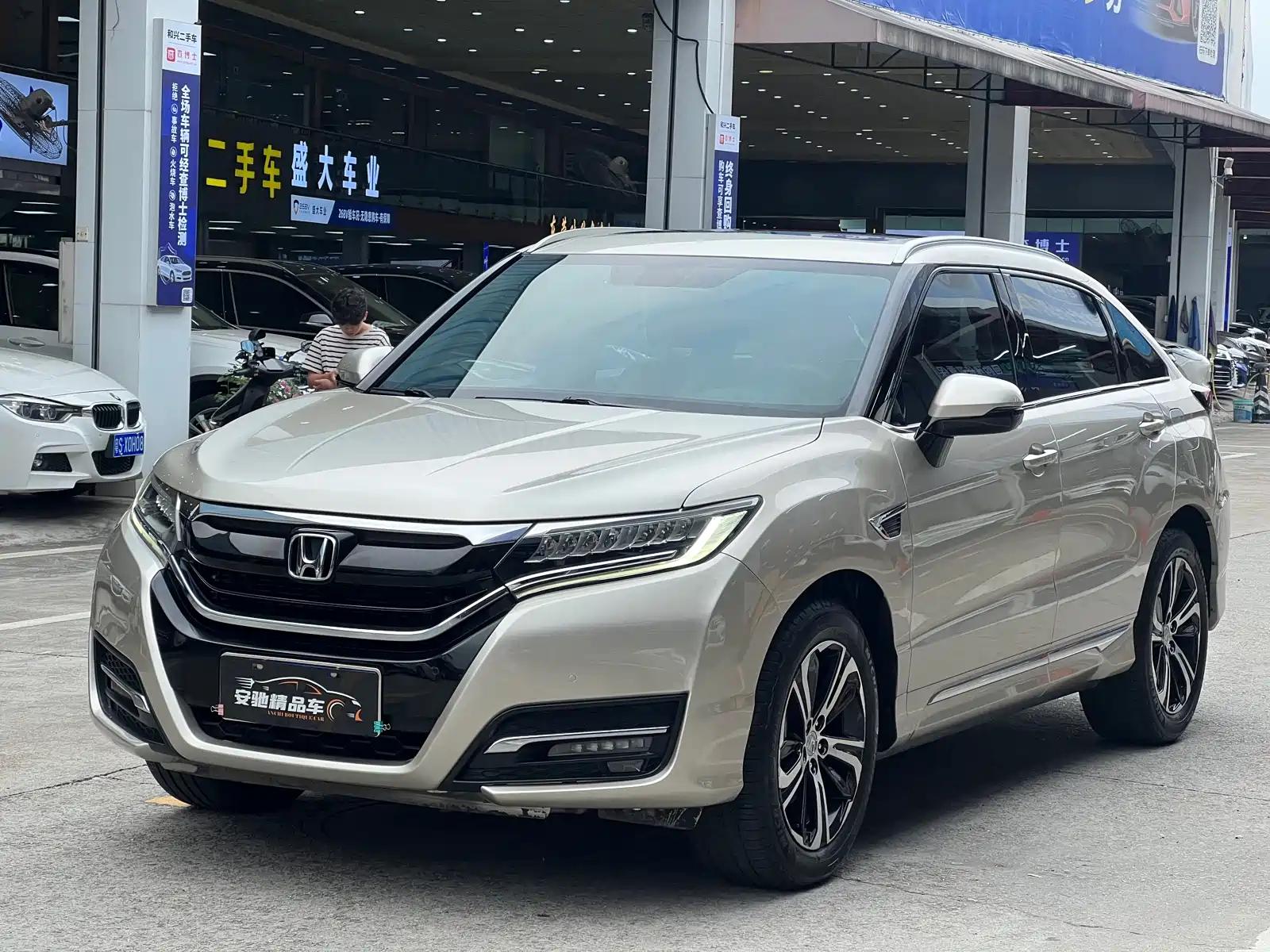Заказать HONDA UR-V