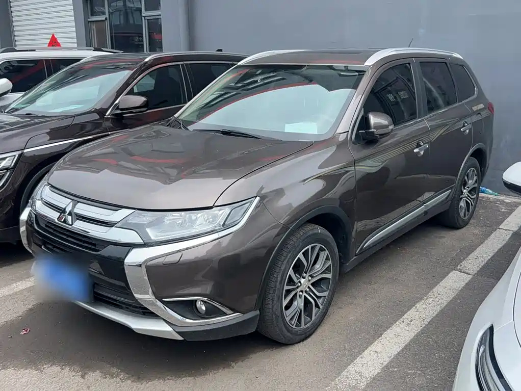 MITSUBISHI OUTLANDER