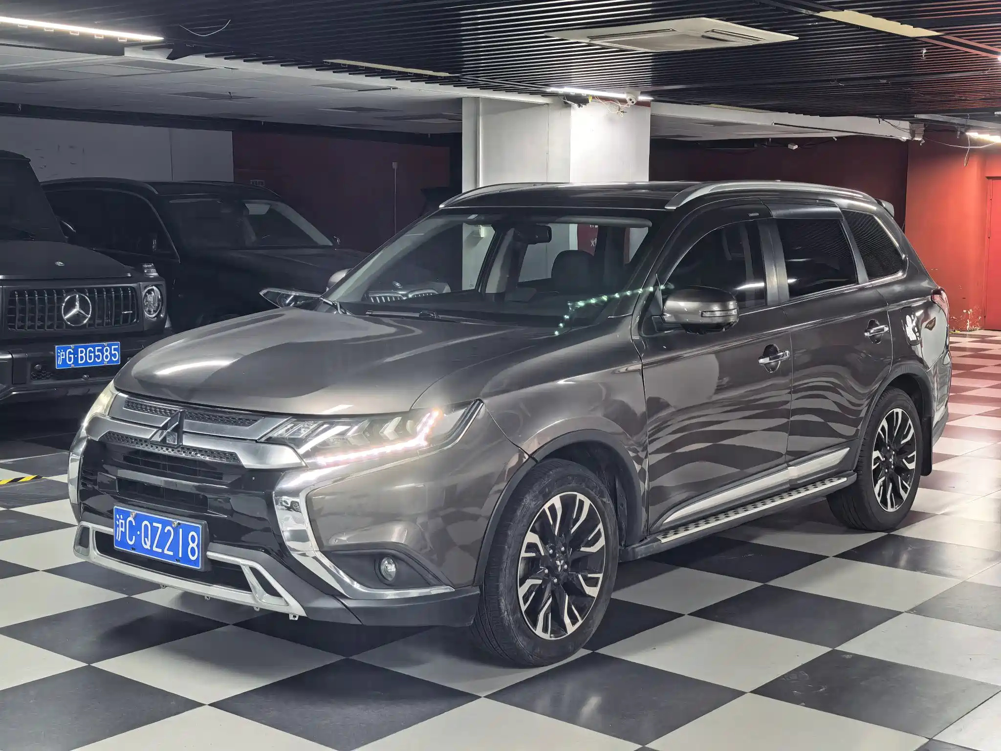 MITSUBISHI OUTLANDER