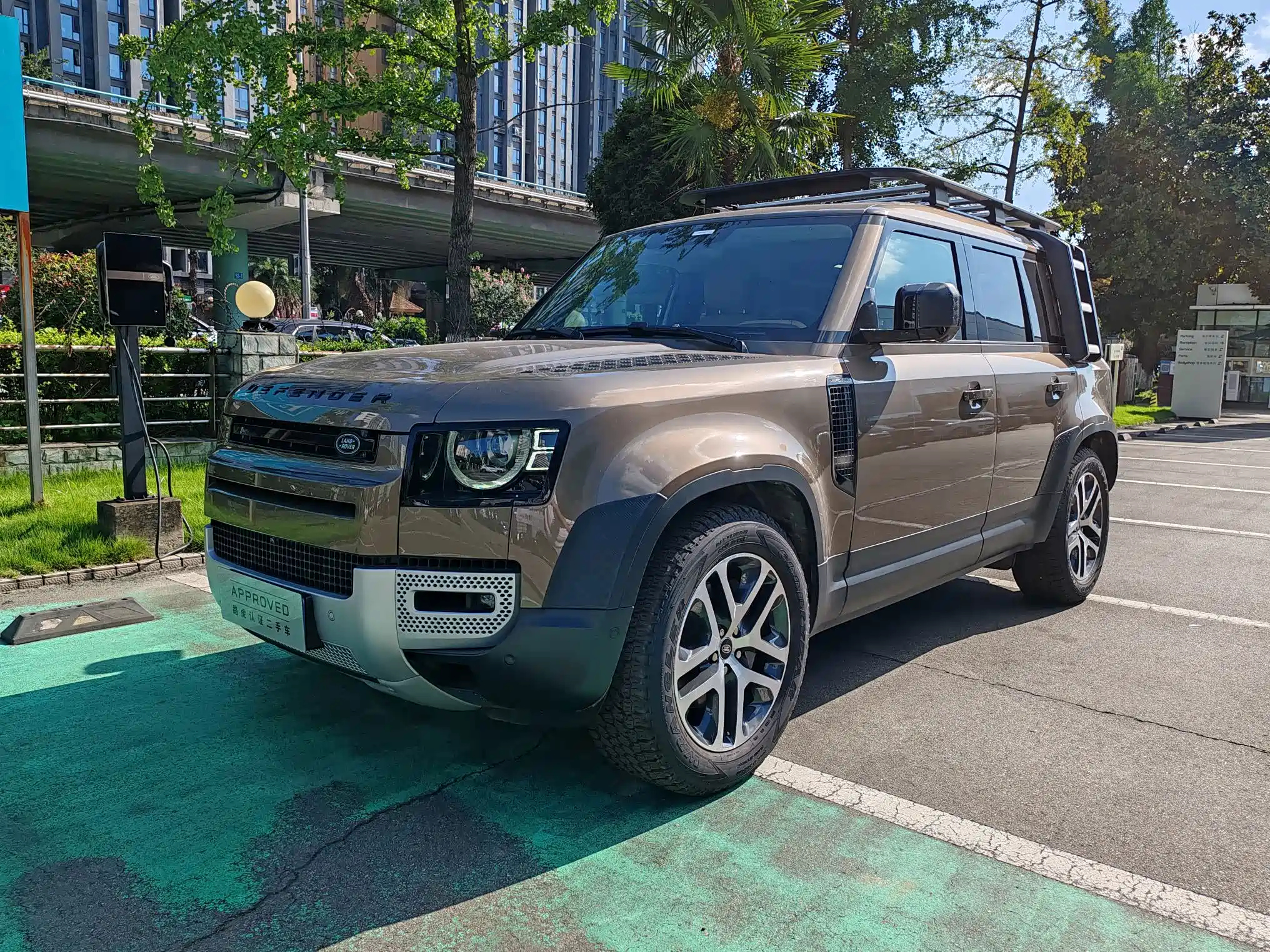 LAND ROVER DEFENDER
