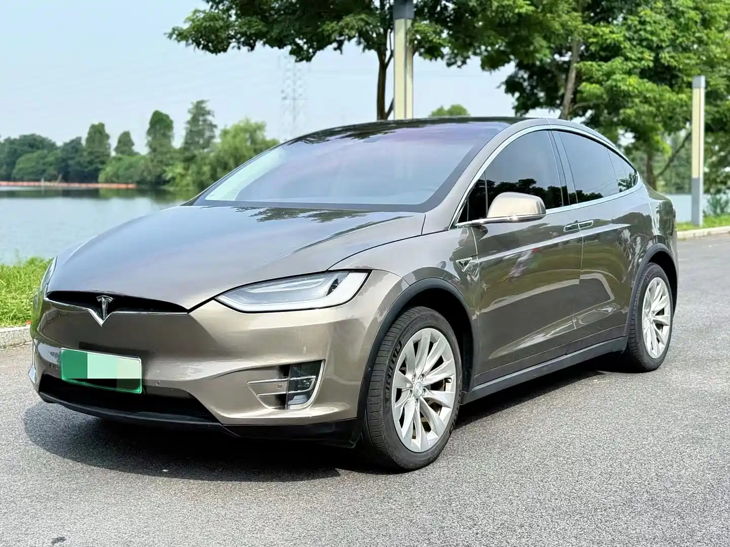 TESLA MODEL X