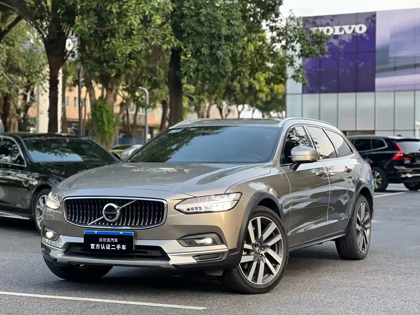 VOLVO V90