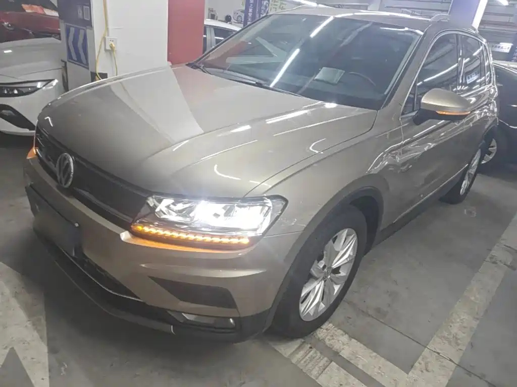 VOLKSWAGEN TIGUAN