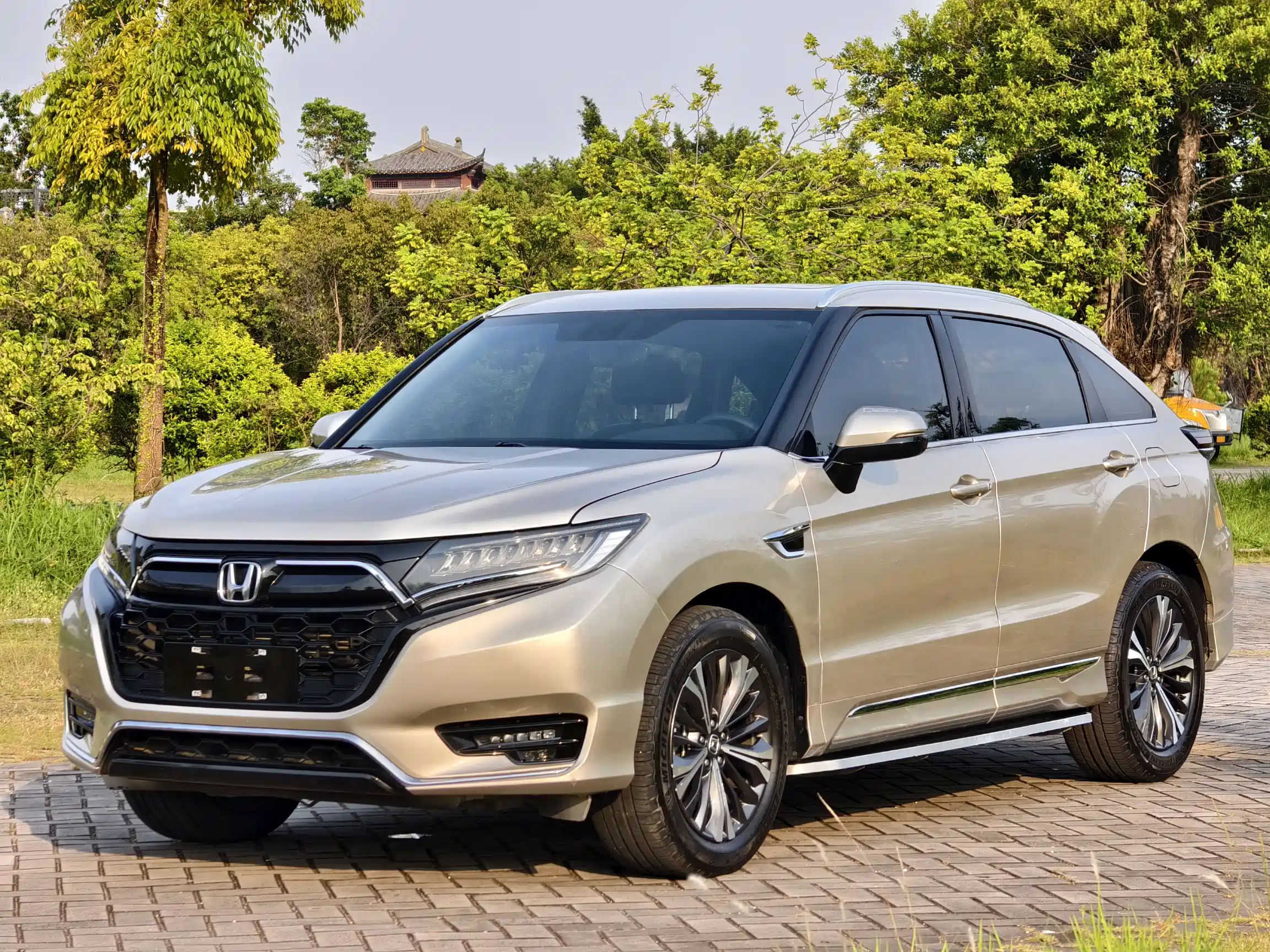 Заказать HONDA UR-V