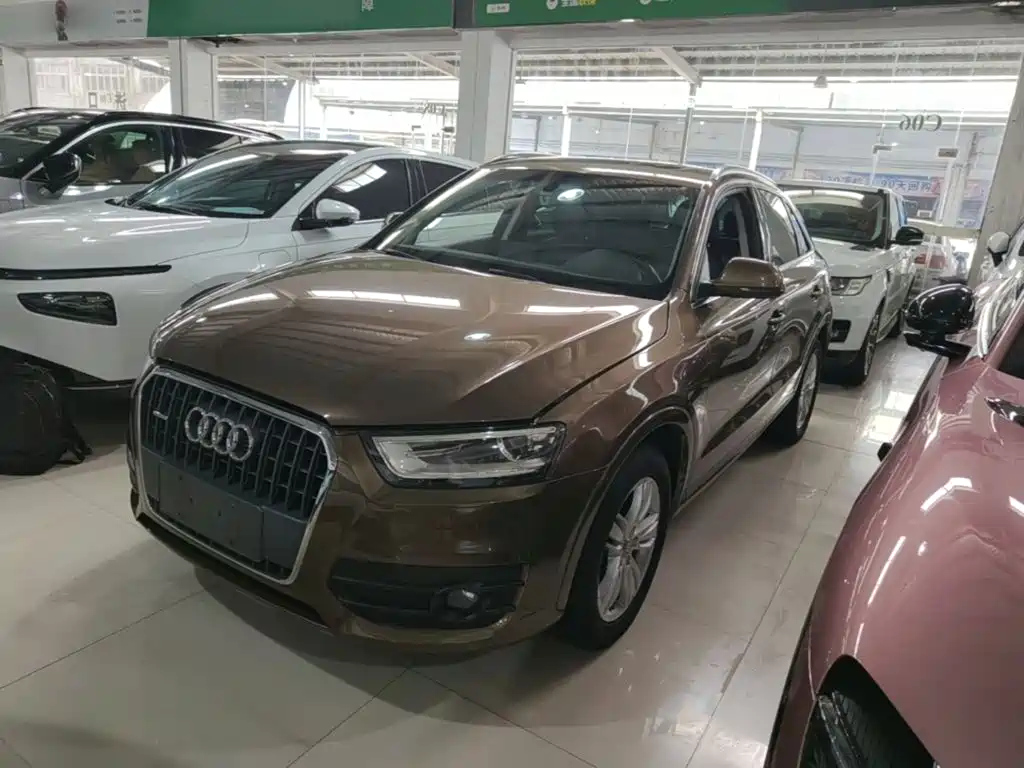 AUDI Q3