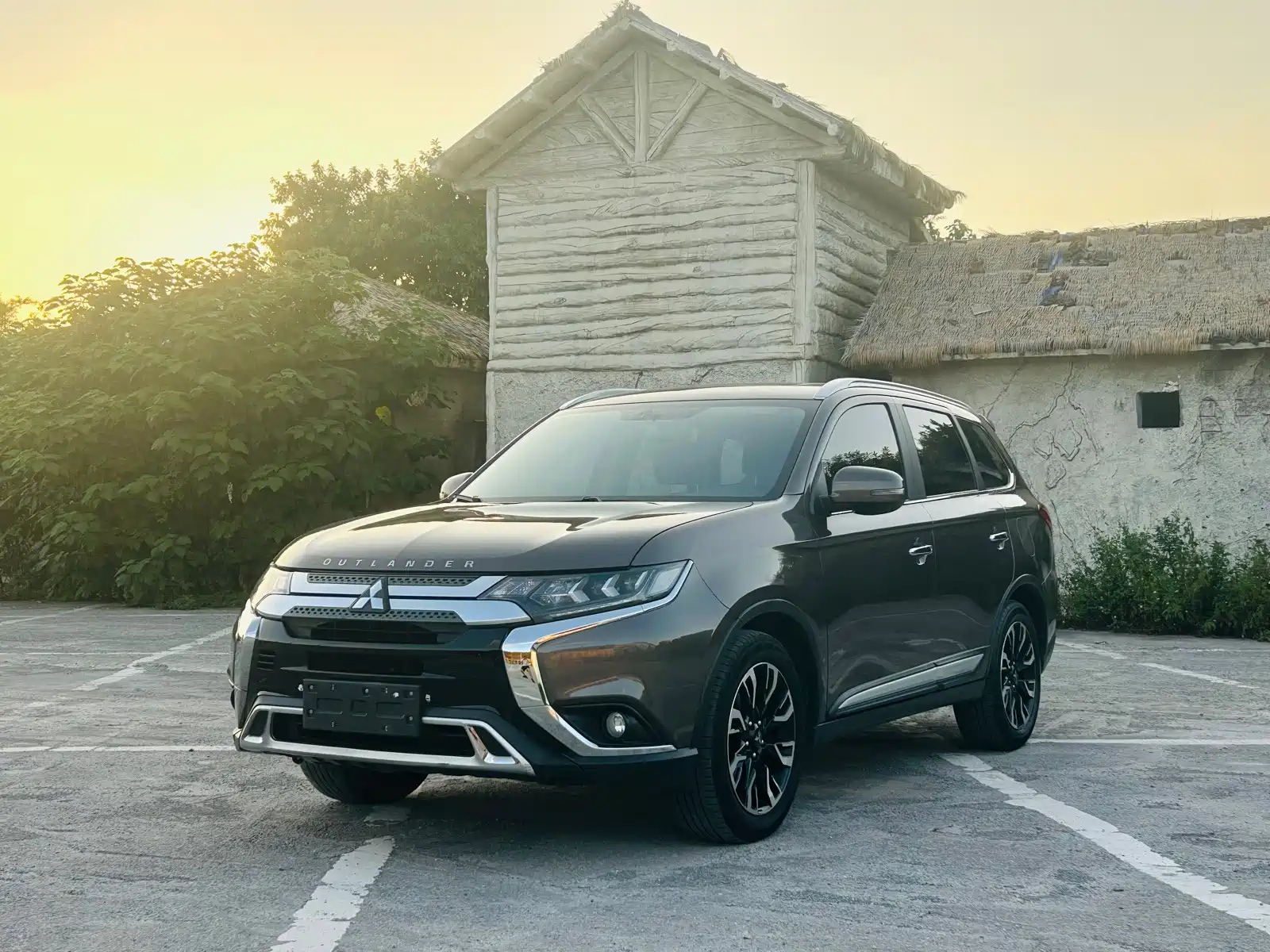MITSUBISHI OUTLANDER