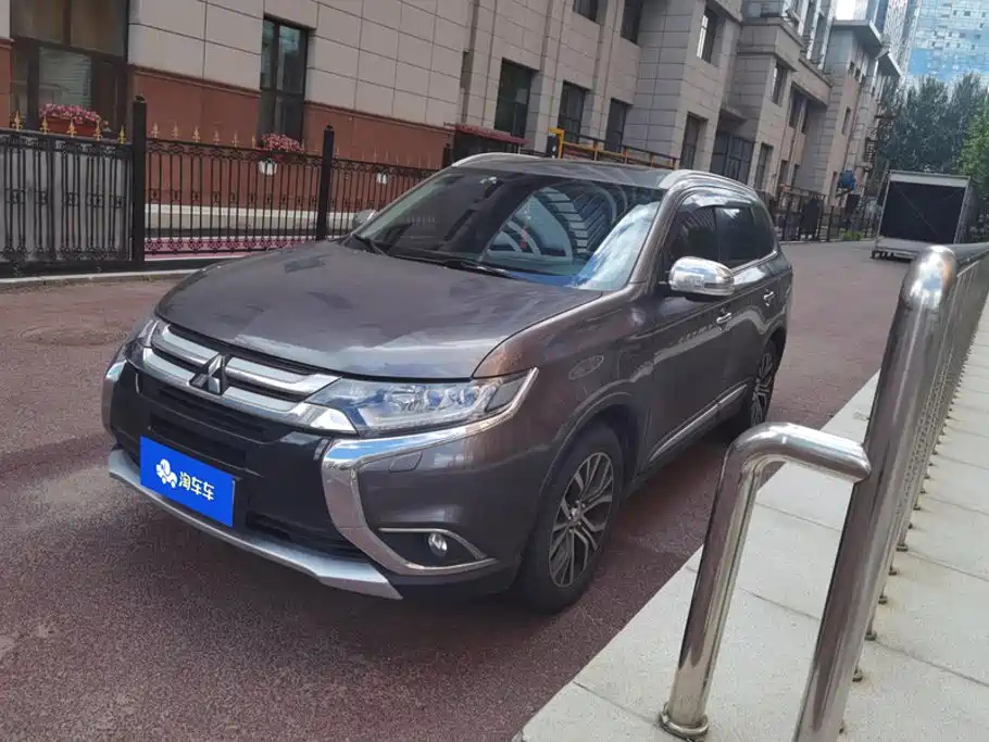 MITSUBISHI OUTLANDER