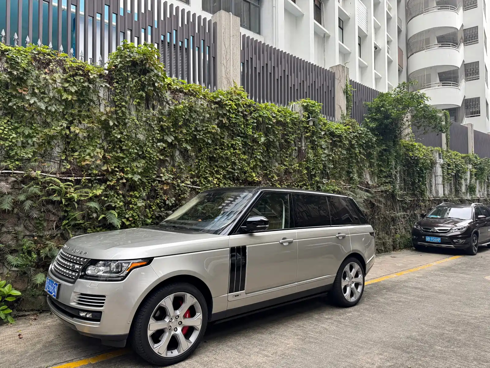 LAND ROVER RANGE ROVER