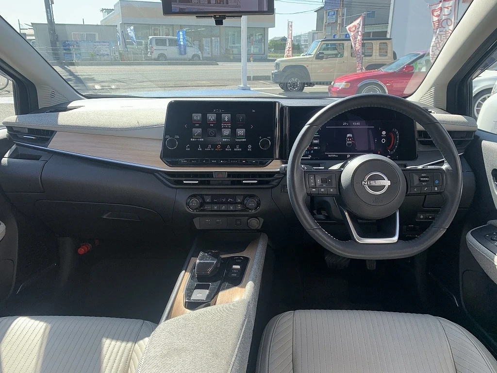 NISSAN AURA