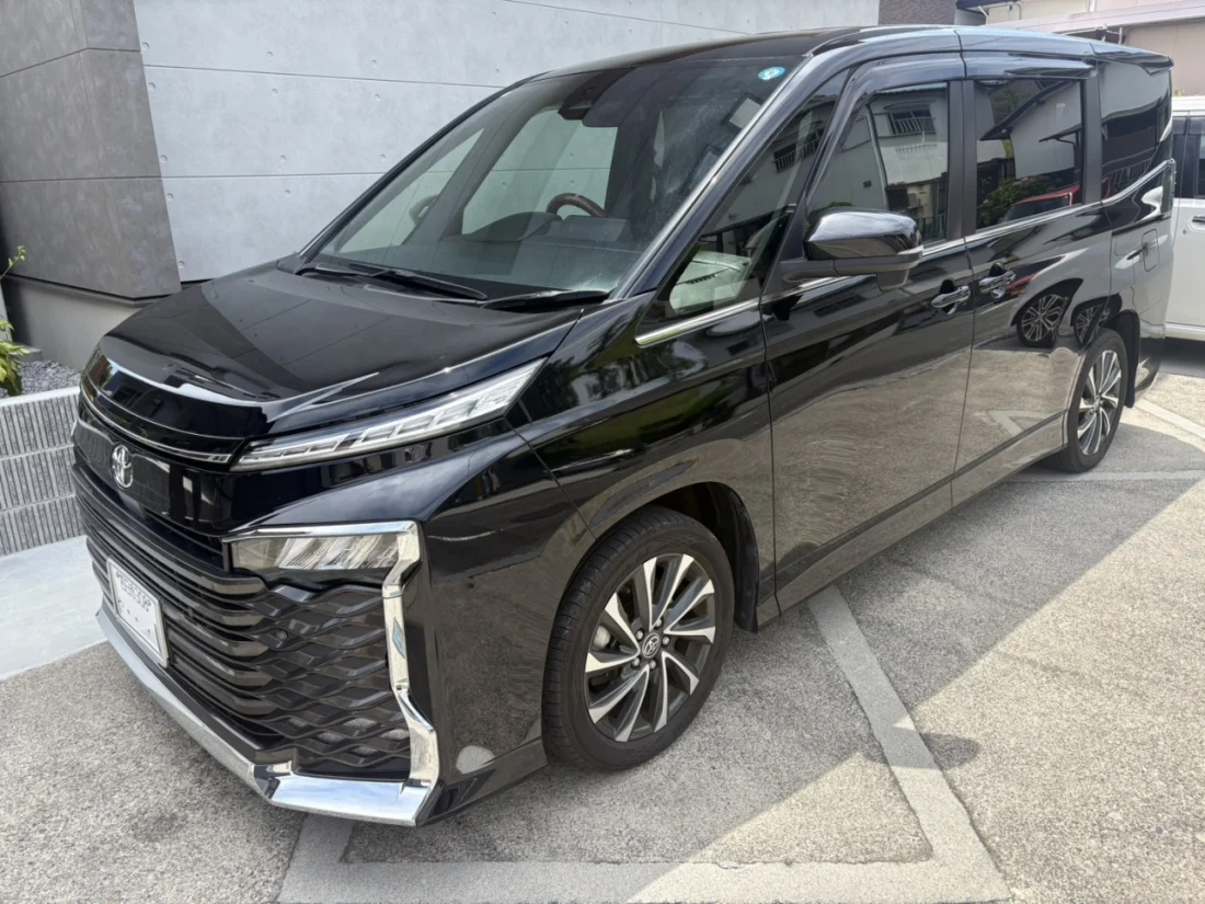 TOYOTA VOXY