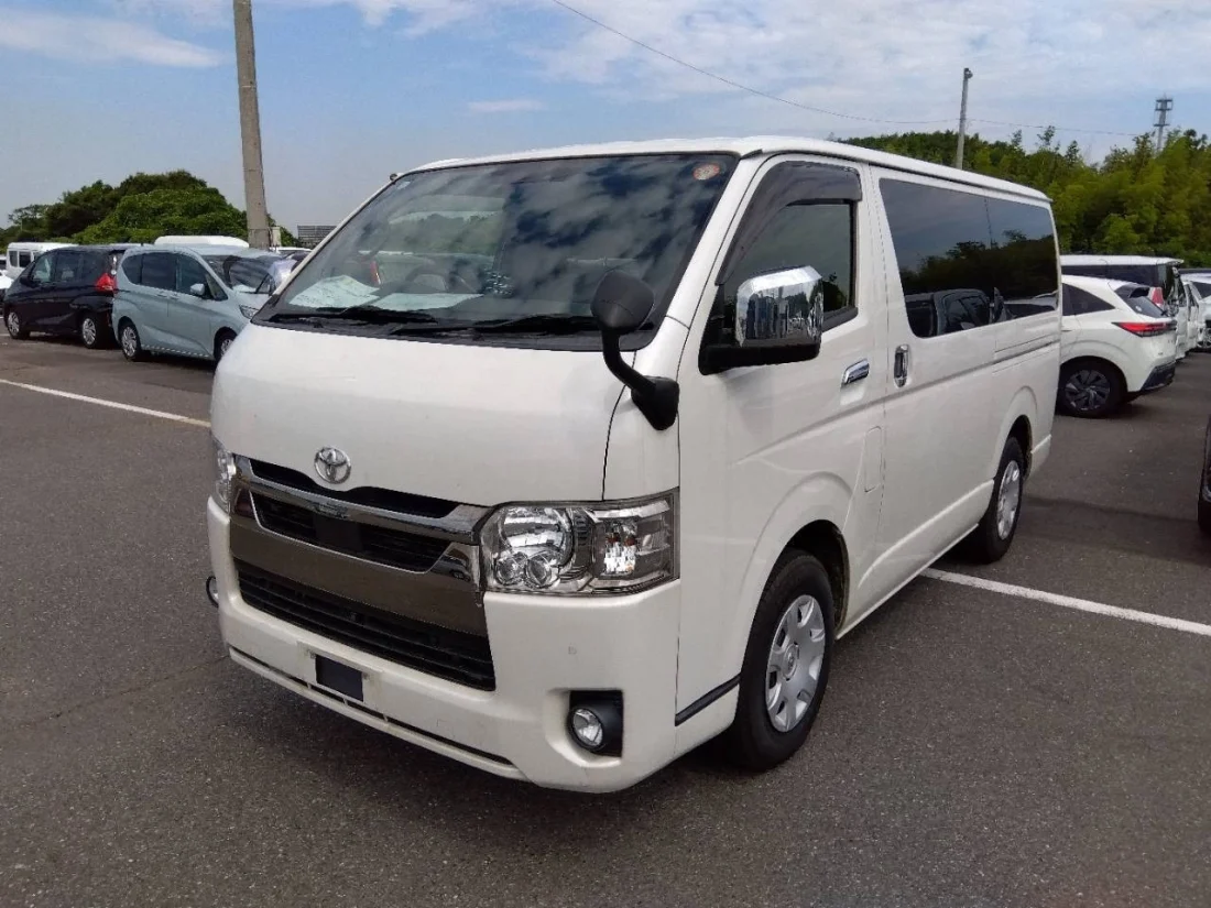 TOYOTA HIACE VAN