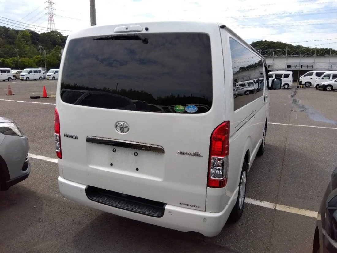 TOYOTA HIACE VAN