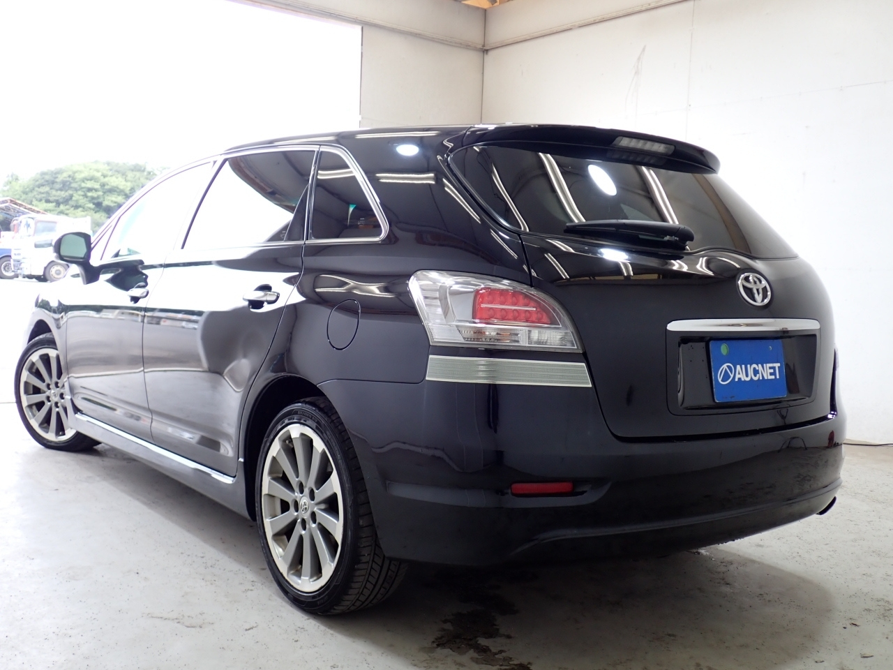 TOYOTA MARK X ZIO