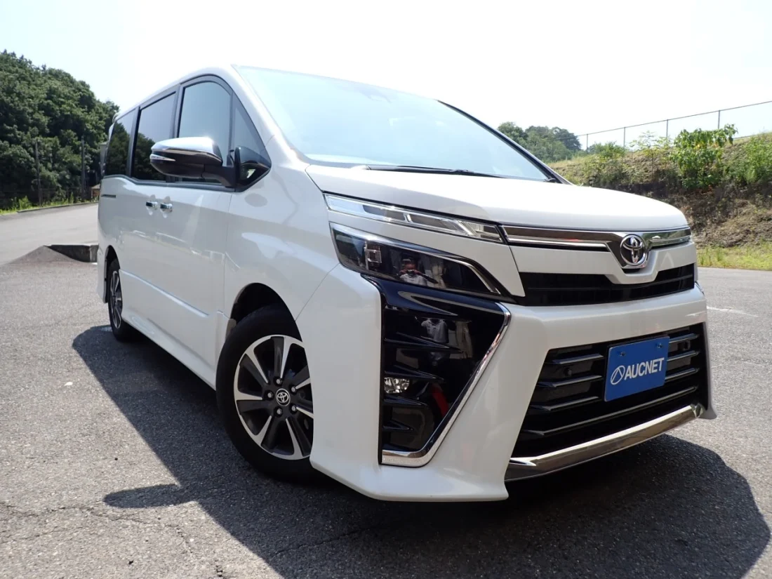 TOYOTA VOXY