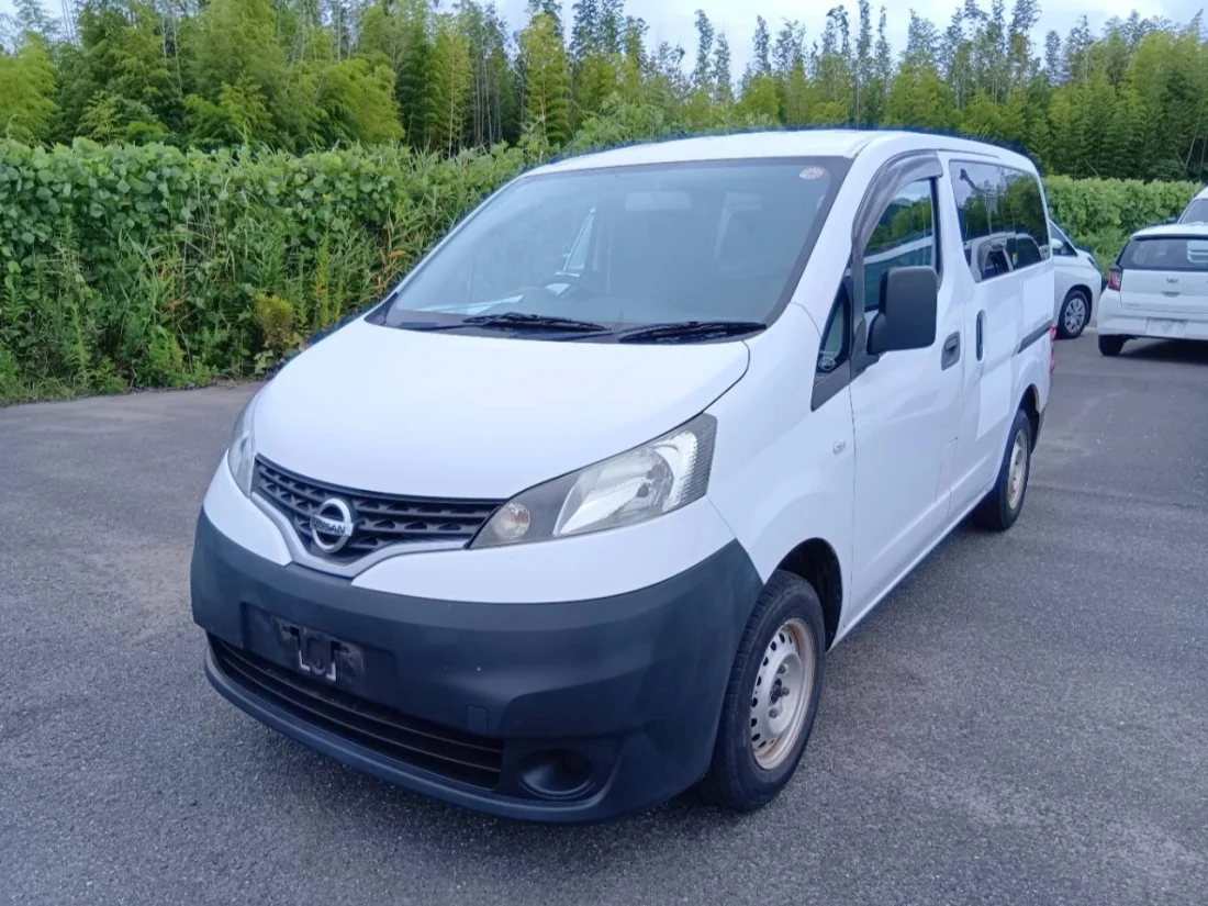 NISSAN NV200