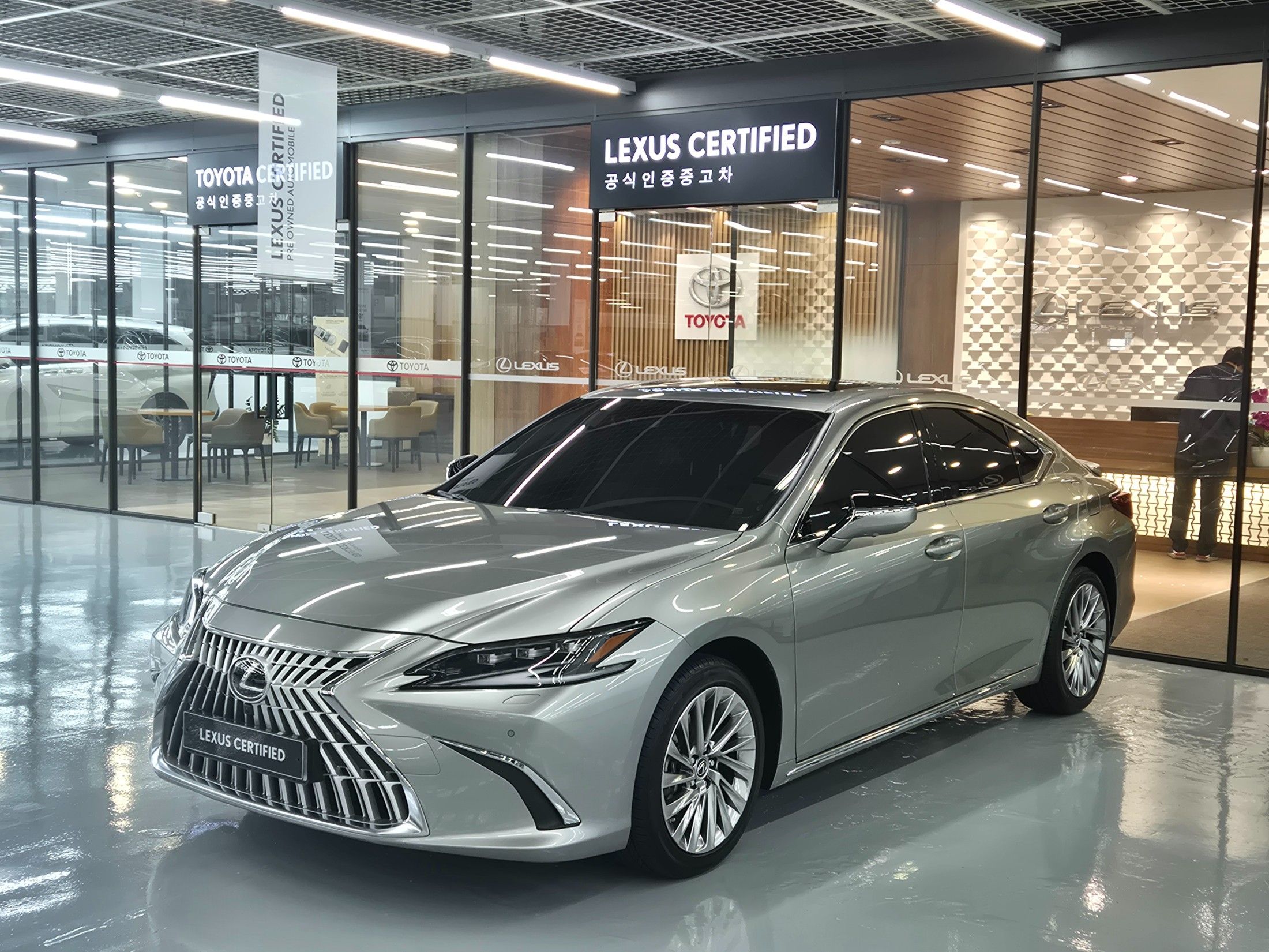 Заказать LEXUS ES300H