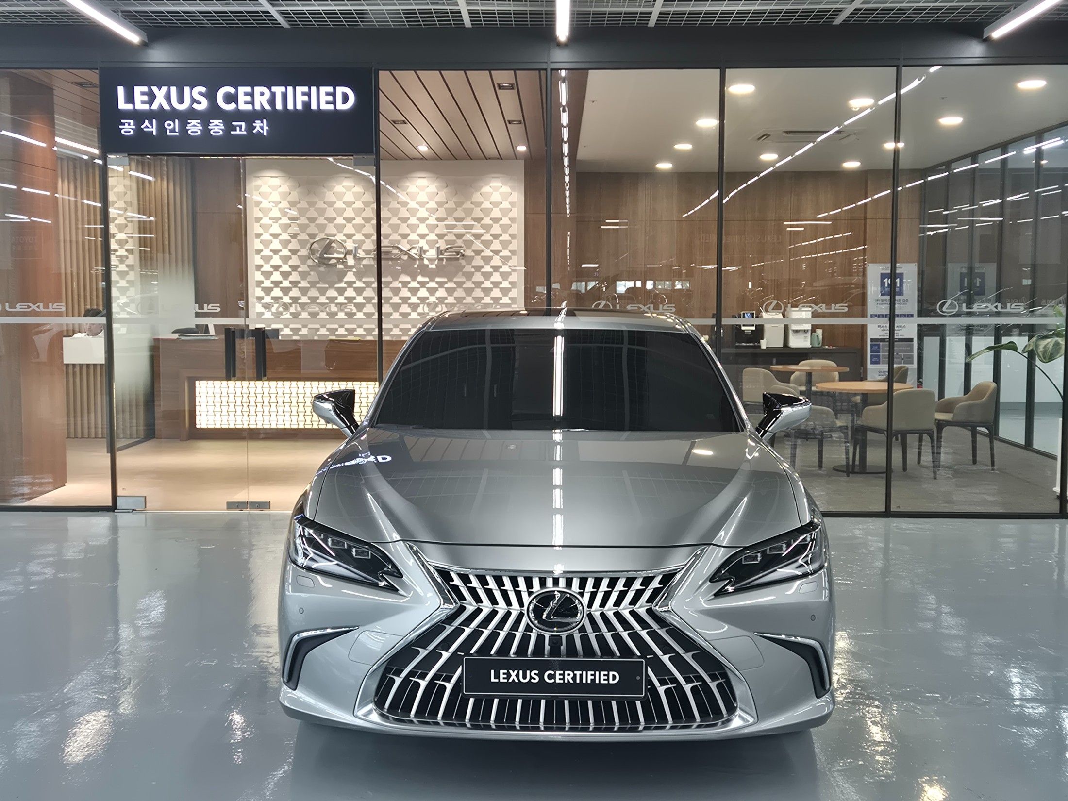 Заказать LEXUS ES300H