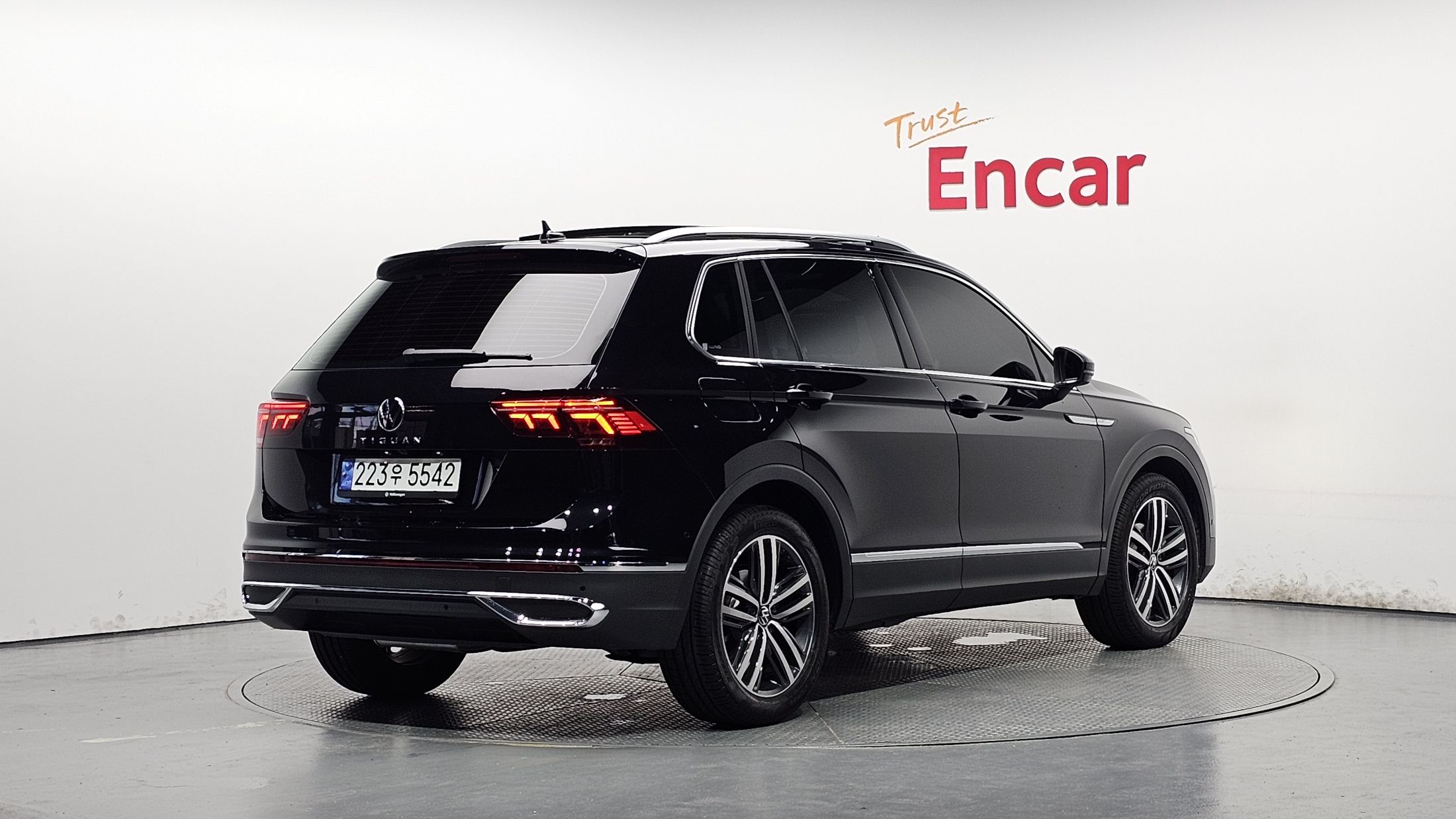 Заказать VOLKSWAGEN TIGUAN