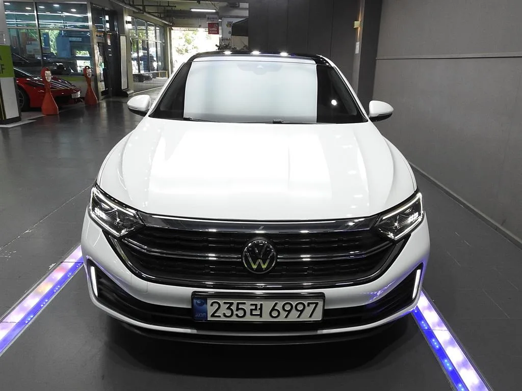 Заказать VOLKSWAGEN JETTA