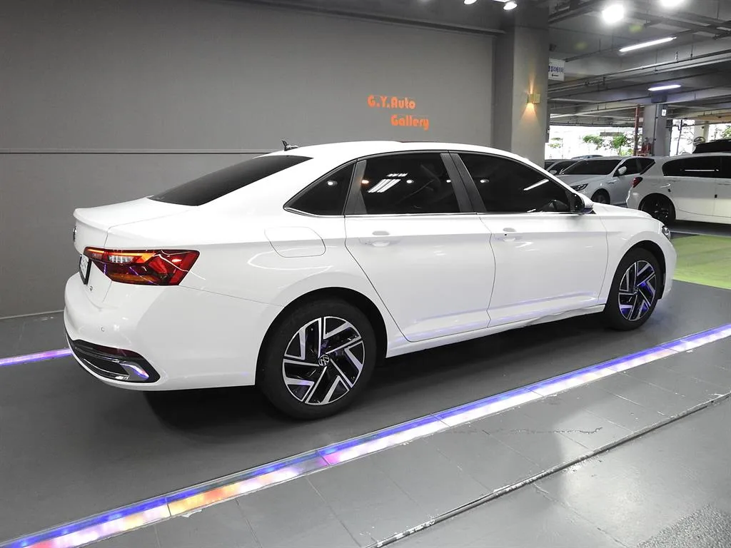 Заказать VOLKSWAGEN JETTA